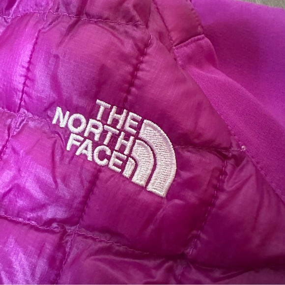 The North Face Women's ThermoBall Hybrid hooded jacket in a purple/magenta color - Picture 5 of 10